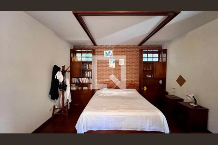 Casa à venda com 592m², 5 quartos e 3 vagas Casa à venda com 592m², 5 quartos e 3 vagasSuite1