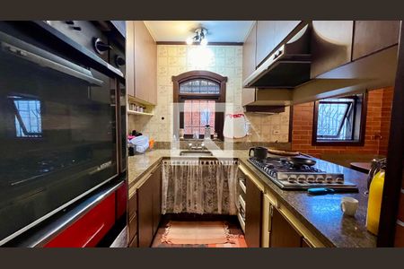 Casa à venda com 592m², 5 quartos e 3 vagas Casa à venda com 592m², 5 quartos e 3 vagasCozinha