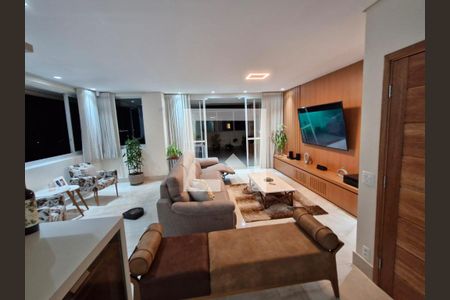 Apartamento à venda com 215m², 4 quartos e 4 vagas Apartamento à venda com 215m², 4 quartos e 4 vagasSala