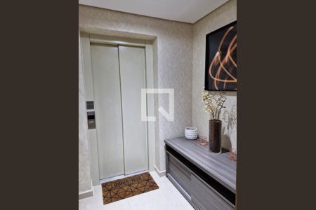 Apartamento à venda com 215m², 4 quartos e 4 vagas Apartamento à venda com 215m², 4 quartos e 4 vagasHall