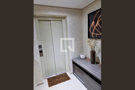 Apartamento à venda com 215m², 4 quartos e 4 vagas Apartamento à venda com 215m², 4 quartos e 4 vagasHall