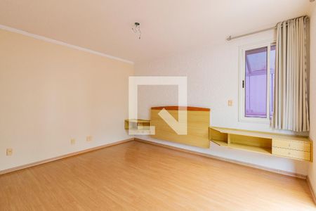 Casa à venda com 329m², 4 quartos e 3 vagasSuíte