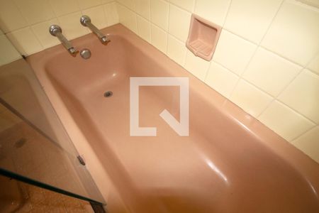 Casa à venda com 260m², 4 quartos e 5 vagasBanheiro da Suíte 2