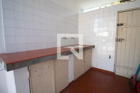 Casa à venda com 260m², 4 quartos e 5 vagasQuintal