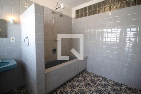Casa à venda com 260m², 4 quartos e 5 vagasBanheiro da Suíte 1