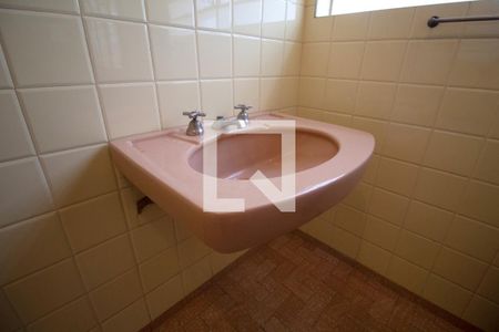 Casa à venda com 260m², 4 quartos e 5 vagasBanheiro da Suíte 2