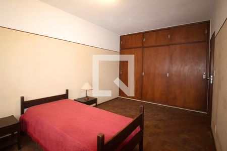 Casa à venda com 260m², 4 quartos e 5 vagasSuíte 2