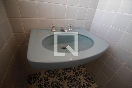 Casa à venda com 260m², 4 quartos e 5 vagasBanheiro da Suíte 1