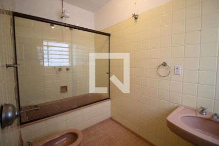 Casa à venda com 260m², 4 quartos e 5 vagasBanheiro da Suíte 2