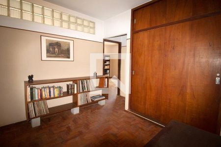 Casa à venda com 260m², 4 quartos e 5 vagasHall