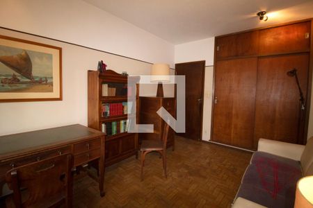 Casa à venda com 260m², 4 quartos e 5 vagasEscritório