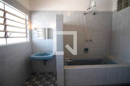 Casa à venda com 260m², 4 quartos e 5 vagasBanheiro da Suíte 1