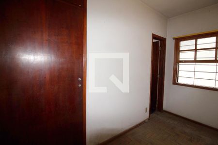 Casa à venda com 260m², 4 quartos e 5 vagasQuarto de serviço