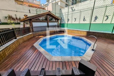 Apartamento à venda com 173m², 3 quartos e 3 vagas Apartamento à venda com 173m², 3 quartos e 3 vagasÁrea comum - Piscina
