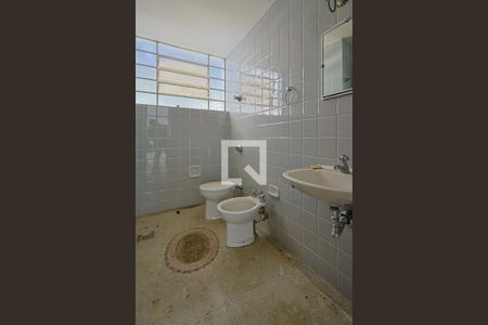 Casa à venda com 380m², 4 quartos e 4 vagas Casa à venda com 380m², 4 quartos e 4 vagasBanheiro