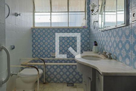 Casa à venda com 380m², 4 quartos e 4 vagas Casa à venda com 380m², 4 quartos e 4 vagasBanheiro Quarto