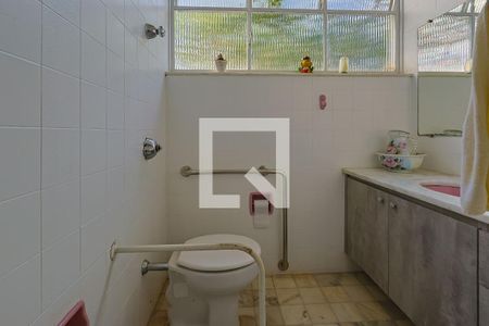 Casa à venda com 380m², 4 quartos e 4 vagas Casa à venda com 380m², 4 quartos e 4 vagasBanheiro Quarto 2