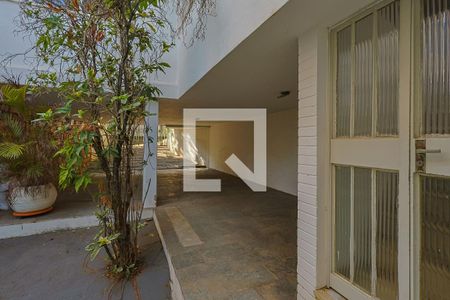 Casa à venda com 380m², 4 quartos e 4 vagas Casa à venda com 380m², 4 quartos e 4 vagasÁrea comum