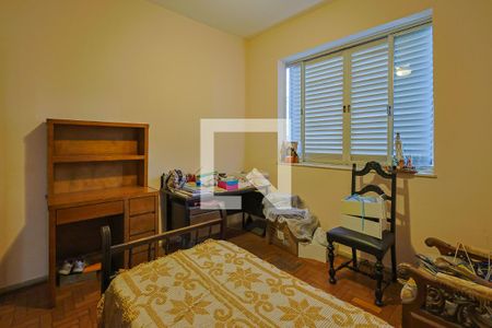 Casa à venda com 380m², 4 quartos e 4 vagas Casa à venda com 380m², 4 quartos e 4 vagasQuarto