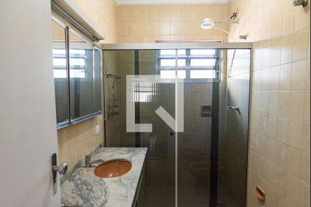 Casa à venda com 240m², 3 quartos e 2 vagasBanheiro