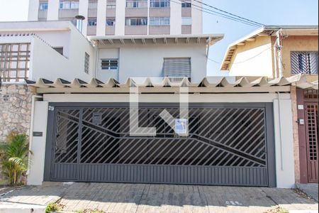 Casa à venda com 240m², 3 quartos e 2 vagasFachada
