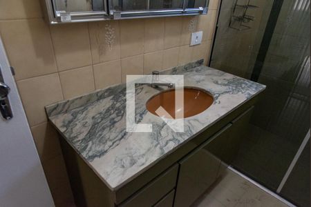 Casa à venda com 240m², 3 quartos e 2 vagasBanheiro