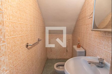 Casa à venda com 240m², 3 quartos e 2 vagasLavabo