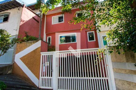 Casa à venda com 107m², 2 quartos e 2 vagasFachada