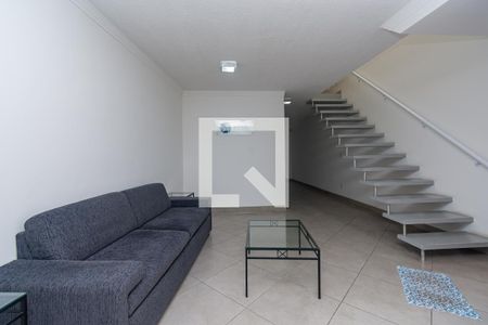 Sala 1 de casa para alugar com 1 quarto, 80m² em Vila Paulista, São Paulo