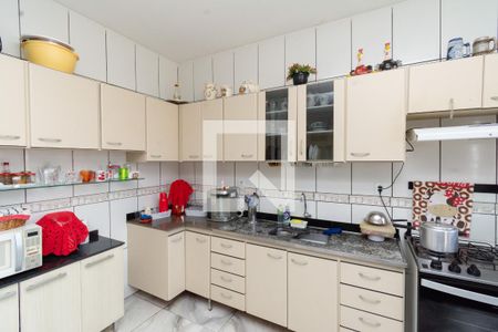 Casa à venda com 330m², 6 quartos e 2 vagas Casa à venda com 330m², 6 quartos e 2 vagasCozinha