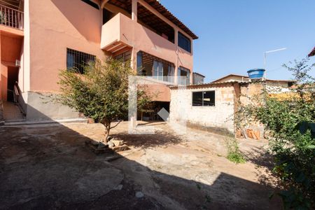 Casa à venda com 330m², 6 quartos e 2 vagas Casa à venda com 330m², 6 quartos e 2 vagasQuintal