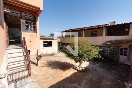 Casa à venda com 330m², 6 quartos e 2 vagas Casa à venda com 330m², 6 quartos e 2 vagasQuintal