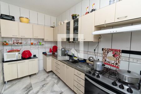 Casa à venda com 330m², 6 quartos e 2 vagas Casa à venda com 330m², 6 quartos e 2 vagasCozinha