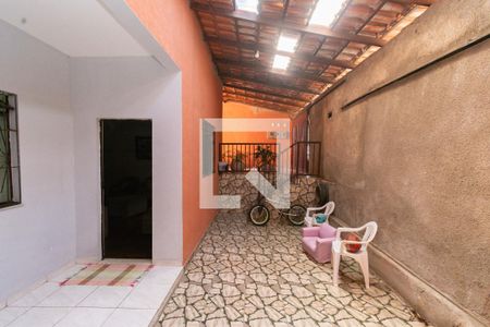 Casa à venda com 330m², 6 quartos e 2 vagas Casa à venda com 330m², 6 quartos e 2 vagasEntrada