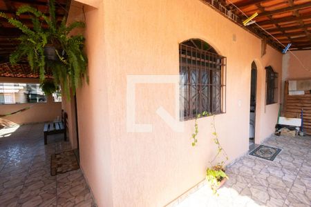 Casa à venda com 330m², 6 quartos e 2 vagas Casa à venda com 330m², 6 quartos e 2 vagasTerraço