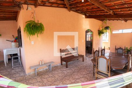 Casa à venda com 330m², 6 quartos e 2 vagas Casa à venda com 330m², 6 quartos e 2 vagasTerraço