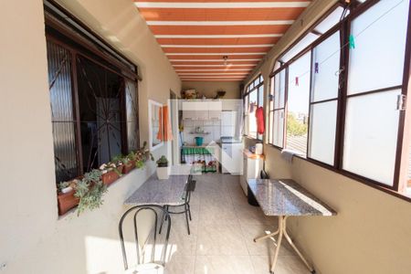 Casa à venda com 330m², 6 quartos e 2 vagas Casa à venda com 330m², 6 quartos e 2 vagasÁrea de Serviço