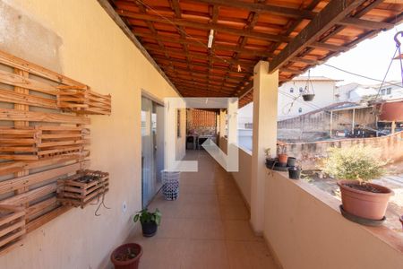 Casa à venda com 330m², 6 quartos e 2 vagas Casa à venda com 330m², 6 quartos e 2 vagasCasa 2 | Terraço