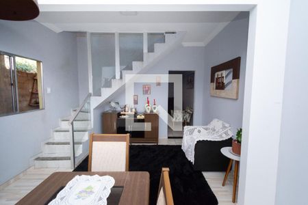 Casa à venda com 330m², 6 quartos e 2 vagas Casa à venda com 330m², 6 quartos e 2 vagasCasa 2 | Sala de Jantar