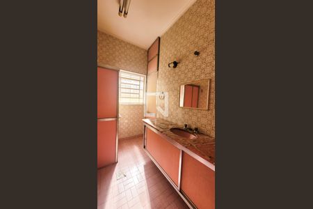 Casa para alugar com 332m², 5 quartos e 3 vagasBanheiro Social