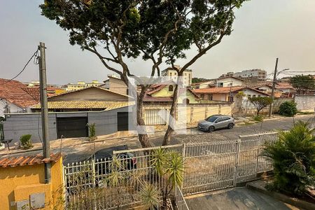 Casa à venda com 360m², 3 quartos e 4 vagas Casa à venda com 360m², 3 quartos e 4 vagasVista