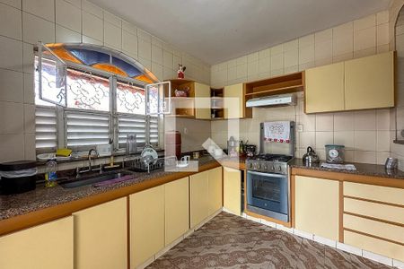 Casa à venda com 360m², 3 quartos e 4 vagas Casa à venda com 360m², 3 quartos e 4 vagasCozinha