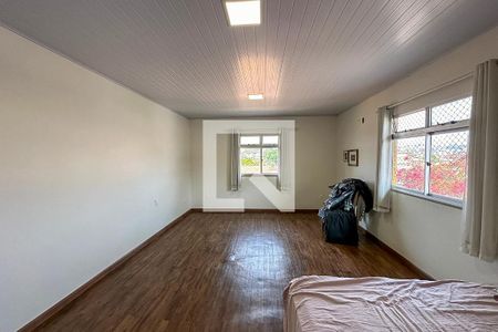 Casa à venda com 360m², 3 quartos e 4 vagas Casa à venda com 360m², 3 quartos e 4 vagasQuarto 1