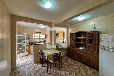 Casa à venda com 360m², 3 quartos e 4 vagas Casa à venda com 360m², 3 quartos e 4 vagasSala de Jantar