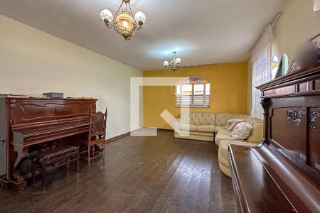 Casa à venda com 360m², 3 quartos e 4 vagas Casa à venda com 360m², 3 quartos e 4 vagasQuarto 2