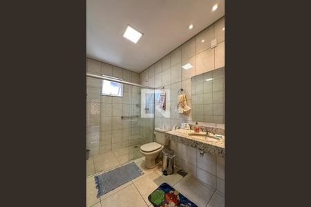 Casa à venda com 360m², 3 quartos e 4 vagas Casa à venda com 360m², 3 quartos e 4 vagasBanheiro 1