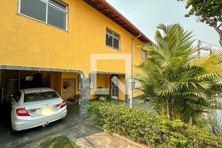 Casa à venda com 360m², 3 quartos e 4 vagas Casa à venda com 360m², 3 quartos e 4 vagasÁrea Externa