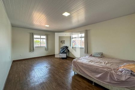 Casa à venda com 360m², 3 quartos e 4 vagas Casa à venda com 360m², 3 quartos e 4 vagasQuarto 1