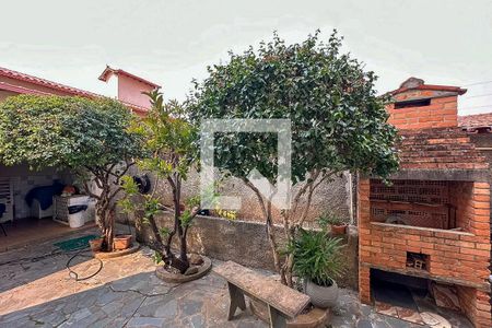 Casa à venda com 360m², 3 quartos e 4 vagas Casa à venda com 360m², 3 quartos e 4 vagasVista