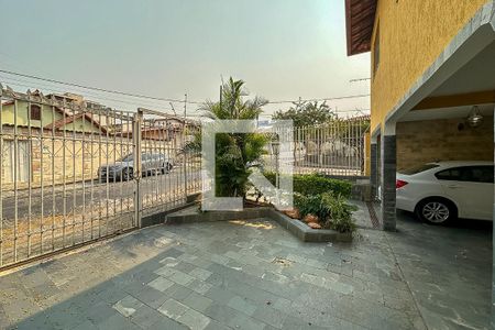Casa à venda com 360m², 3 quartos e 4 vagas Casa à venda com 360m², 3 quartos e 4 vagasÁrea Externa